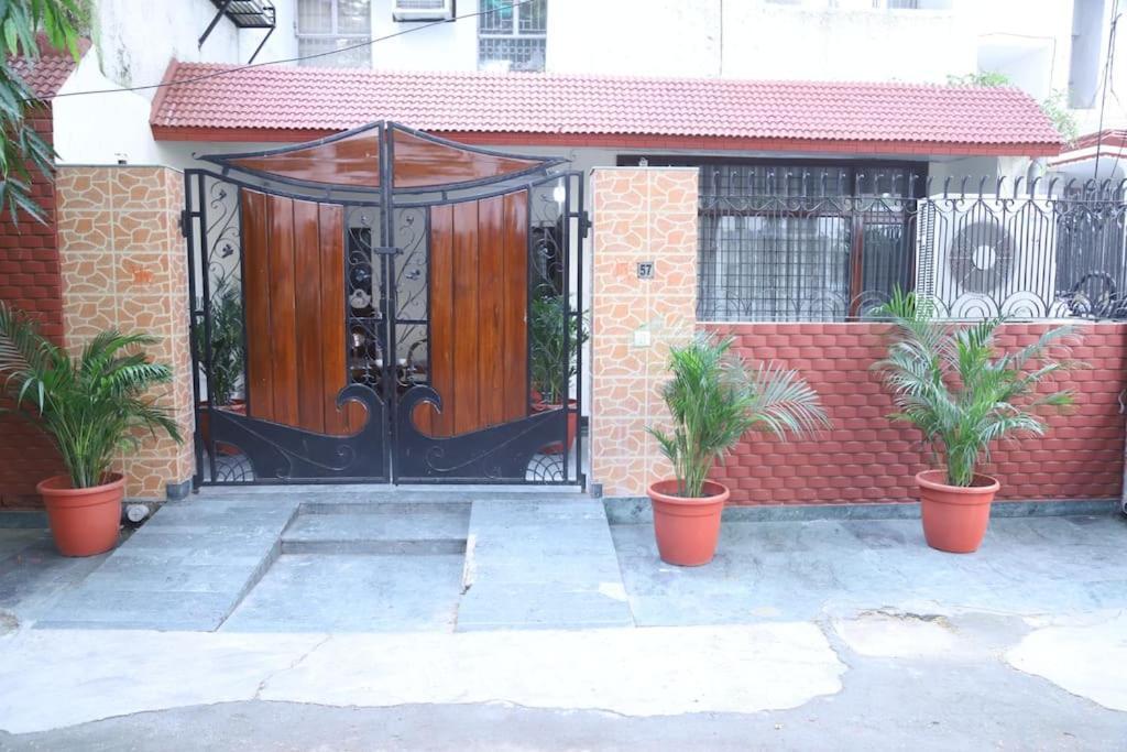 Divine India Service Apartment 3Bhk,B57 Sarita Vihar,Apollo Нью-Дели Экстерьер фото