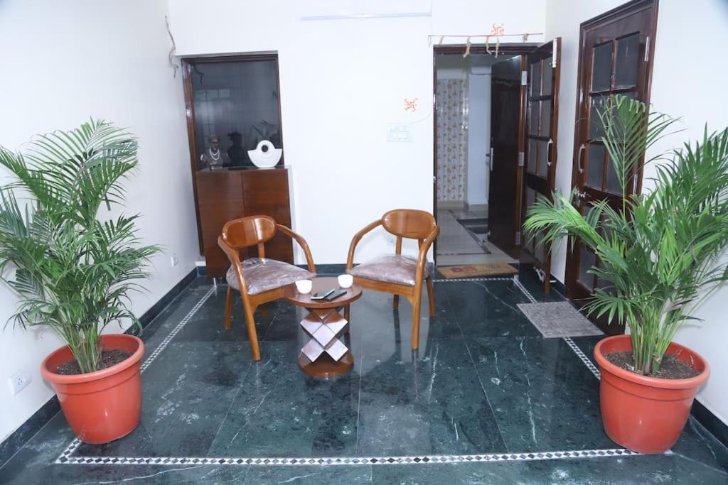 Divine India Service Apartment 3Bhk,B57 Sarita Vihar,Apollo Нью-Дели Экстерьер фото