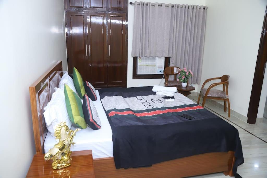 Divine India Service Apartment 3Bhk,B57 Sarita Vihar,Apollo Нью-Дели Экстерьер фото