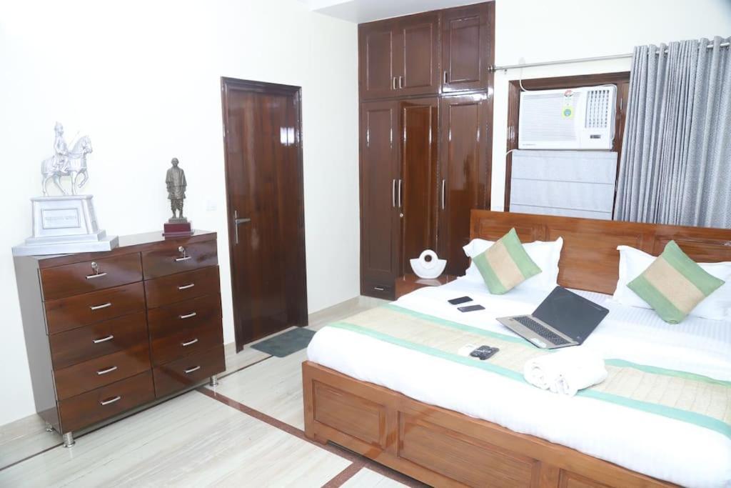 Divine India Service Apartment 3Bhk,B57 Sarita Vihar,Apollo Нью-Дели Экстерьер фото