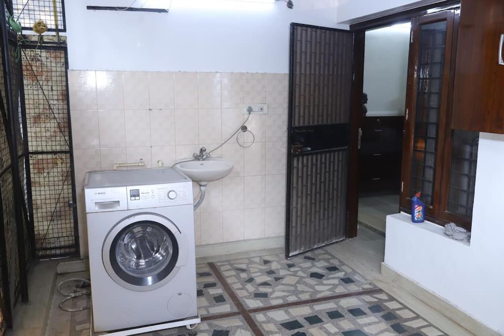 Divine India Service Apartment 3Bhk,B57 Sarita Vihar,Apollo Нью-Дели Экстерьер фото