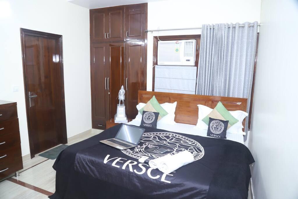Divine India Service Apartment 3Bhk,B57 Sarita Vihar,Apollo Нью-Дели Экстерьер фото
