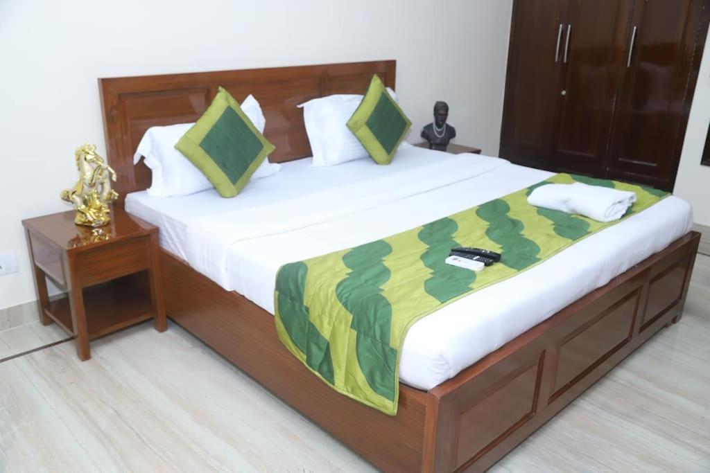 Divine India Service Apartment 3Bhk,B57 Sarita Vihar,Apollo Нью-Дели Экстерьер фото