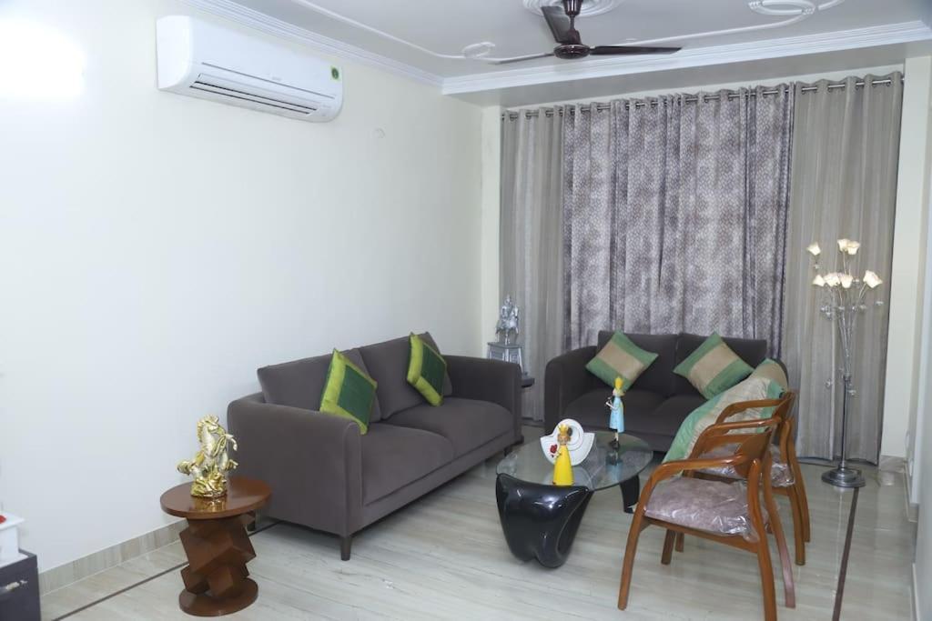Divine India Service Apartment 3Bhk,B57 Sarita Vihar,Apollo Нью-Дели Экстерьер фото