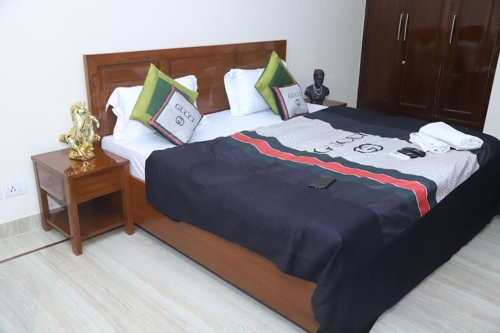 Divine India Service Apartment 3Bhk,B57 Sarita Vihar,Apollo Нью-Дели Экстерьер фото