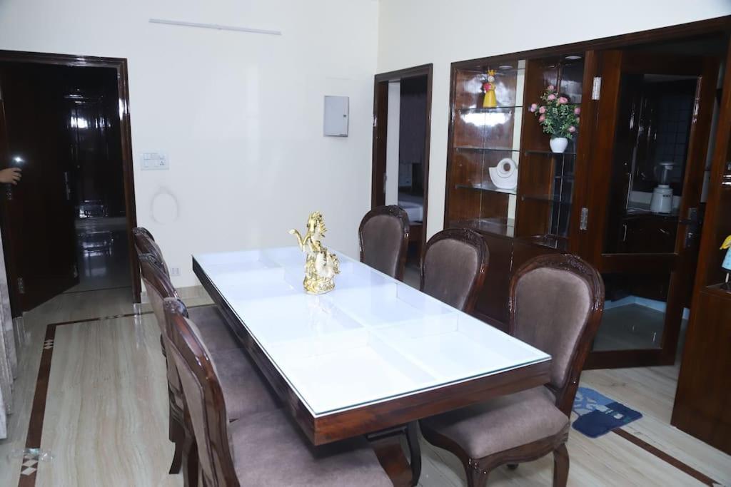 Divine India Service Apartment 3Bhk,B57 Sarita Vihar,Apollo Нью-Дели Экстерьер фото