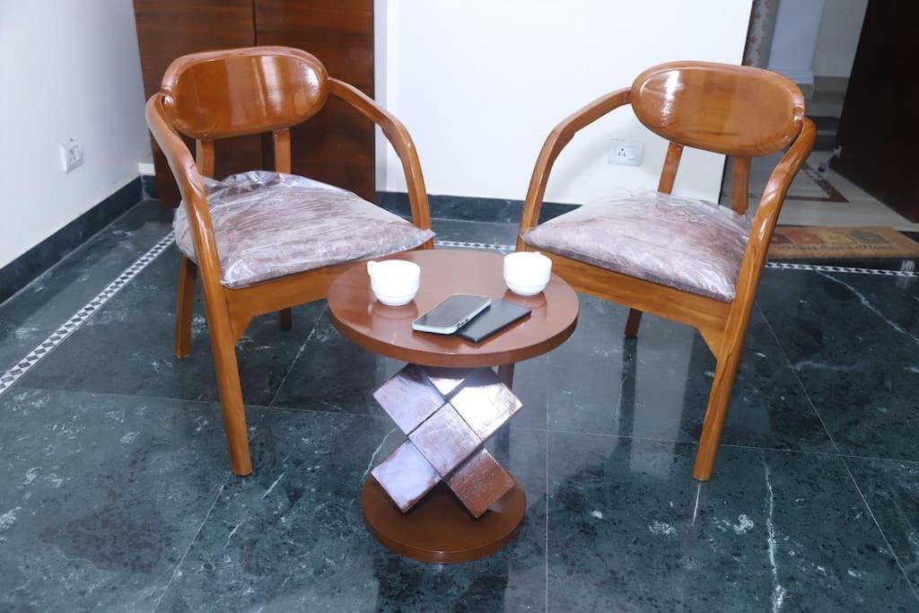 Divine India Service Apartment 3Bhk,B57 Sarita Vihar,Apollo Нью-Дели Экстерьер фото
