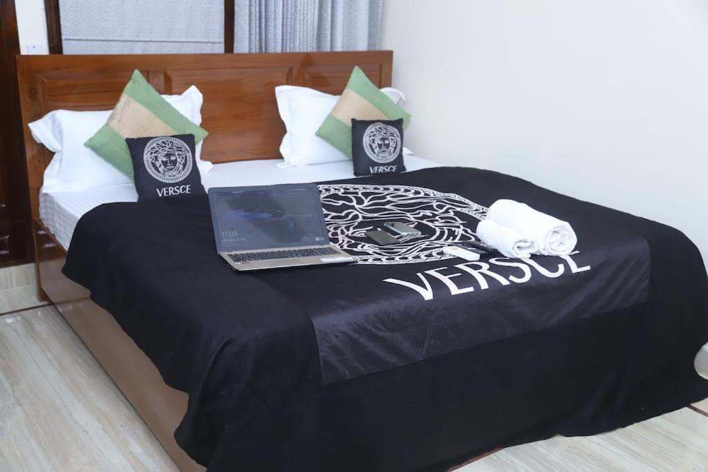 Divine India Service Apartment 3Bhk,B57 Sarita Vihar,Apollo Нью-Дели Экстерьер фото