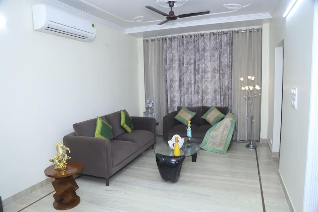 Divine India Service Apartment 3Bhk,B57 Sarita Vihar,Apollo Нью-Дели Экстерьер фото