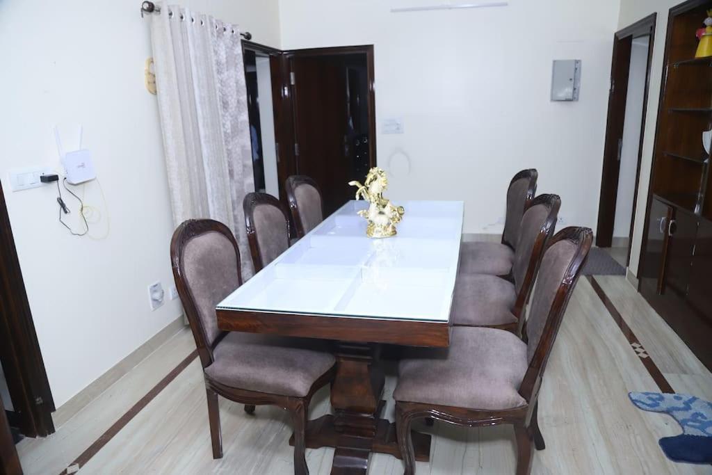 Divine India Service Apartment 3Bhk,B57 Sarita Vihar,Apollo Нью-Дели Экстерьер фото