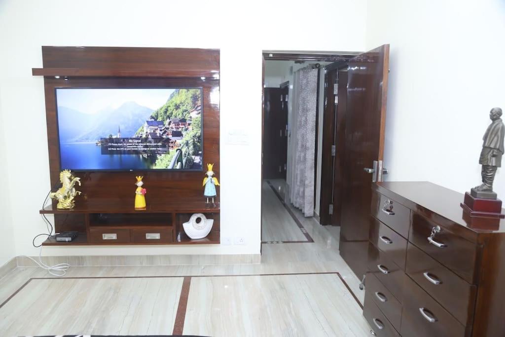 Divine India Service Apartment 3Bhk,B57 Sarita Vihar,Apollo Нью-Дели Экстерьер фото
