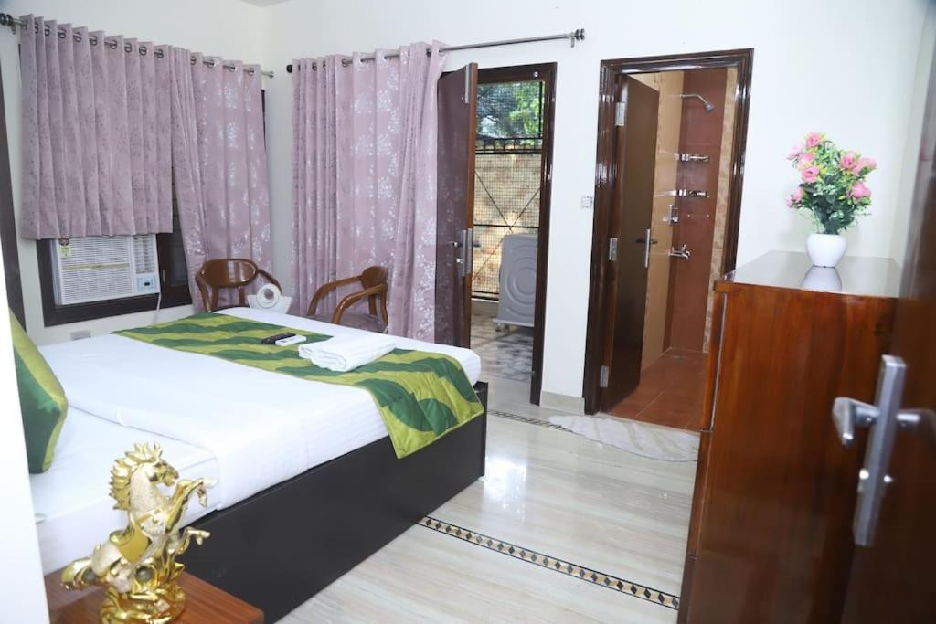 Divine India Service Apartment 3Bhk,B57 Sarita Vihar,Apollo Нью-Дели Экстерьер фото