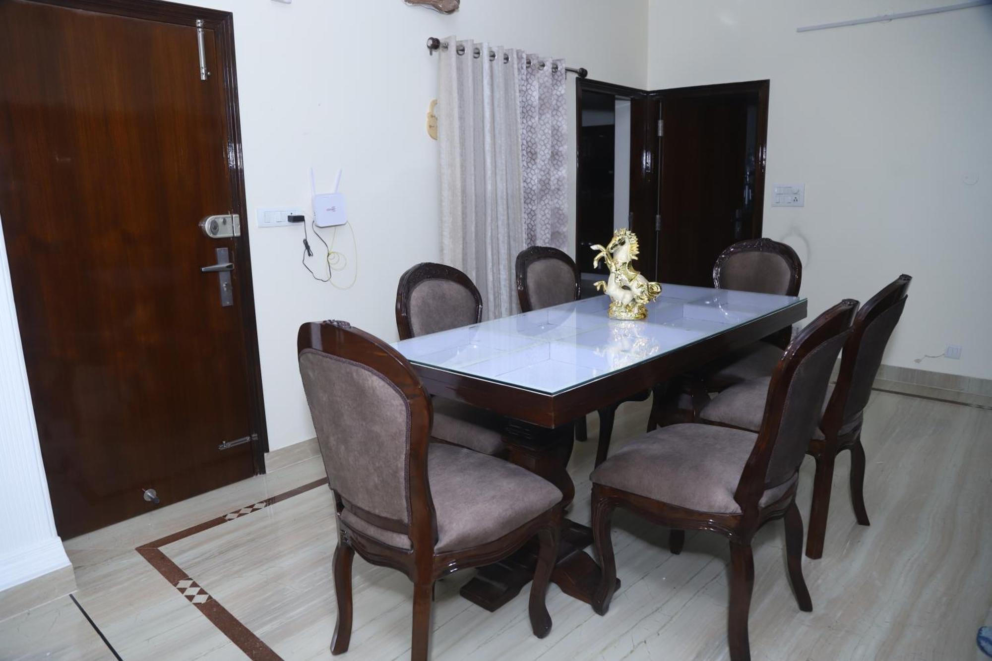 Divine India Service Apartment 3Bhk,B57 Sarita Vihar,Apollo Нью-Дели Экстерьер фото