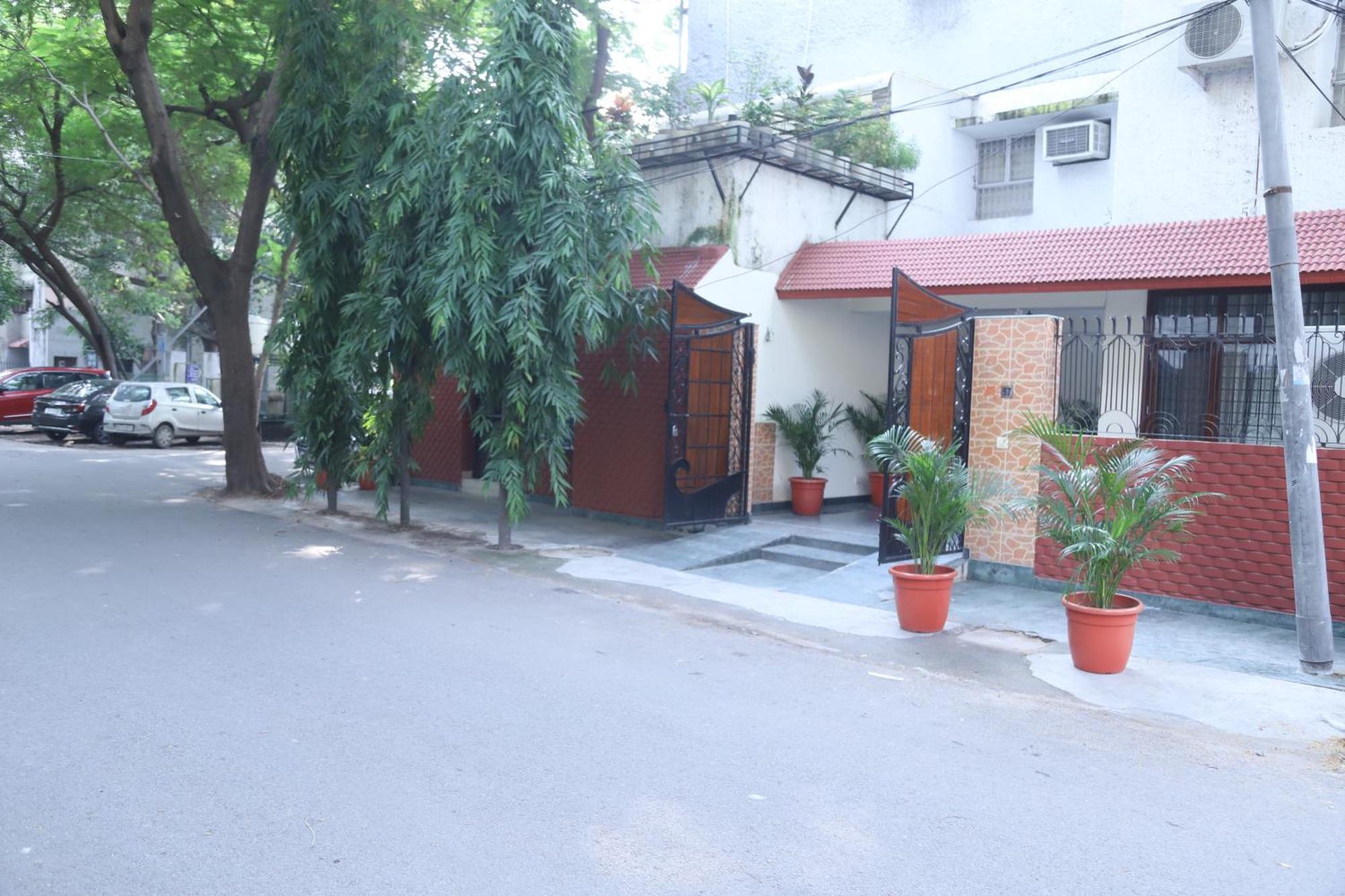 Divine India Service Apartment 3Bhk,B57 Sarita Vihar,Apollo Нью-Дели Экстерьер фото