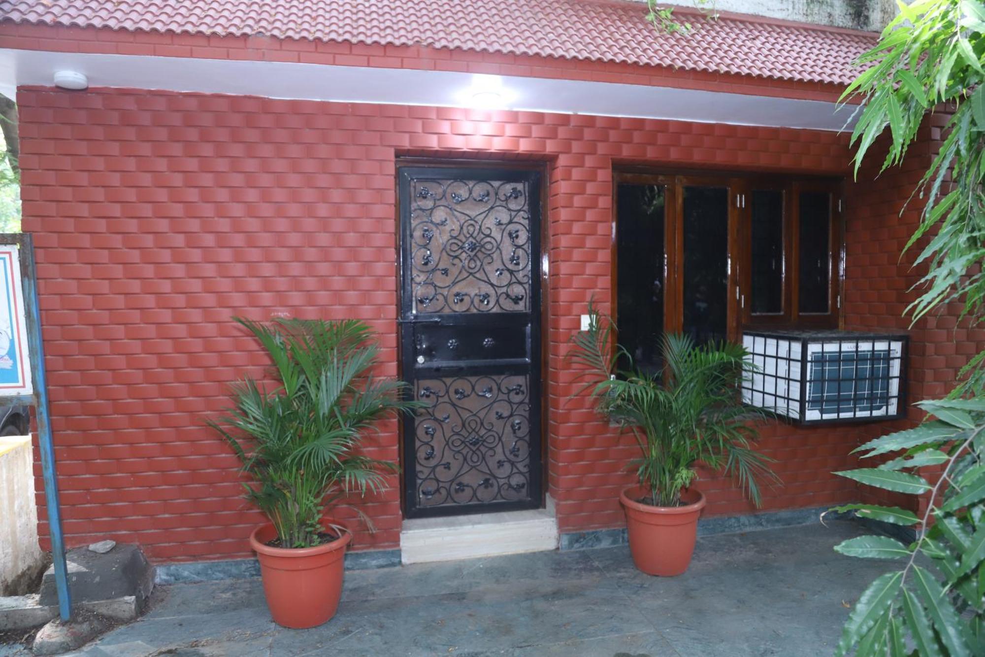 Divine India Service Apartment 3Bhk,B57 Sarita Vihar,Apollo Нью-Дели Экстерьер фото