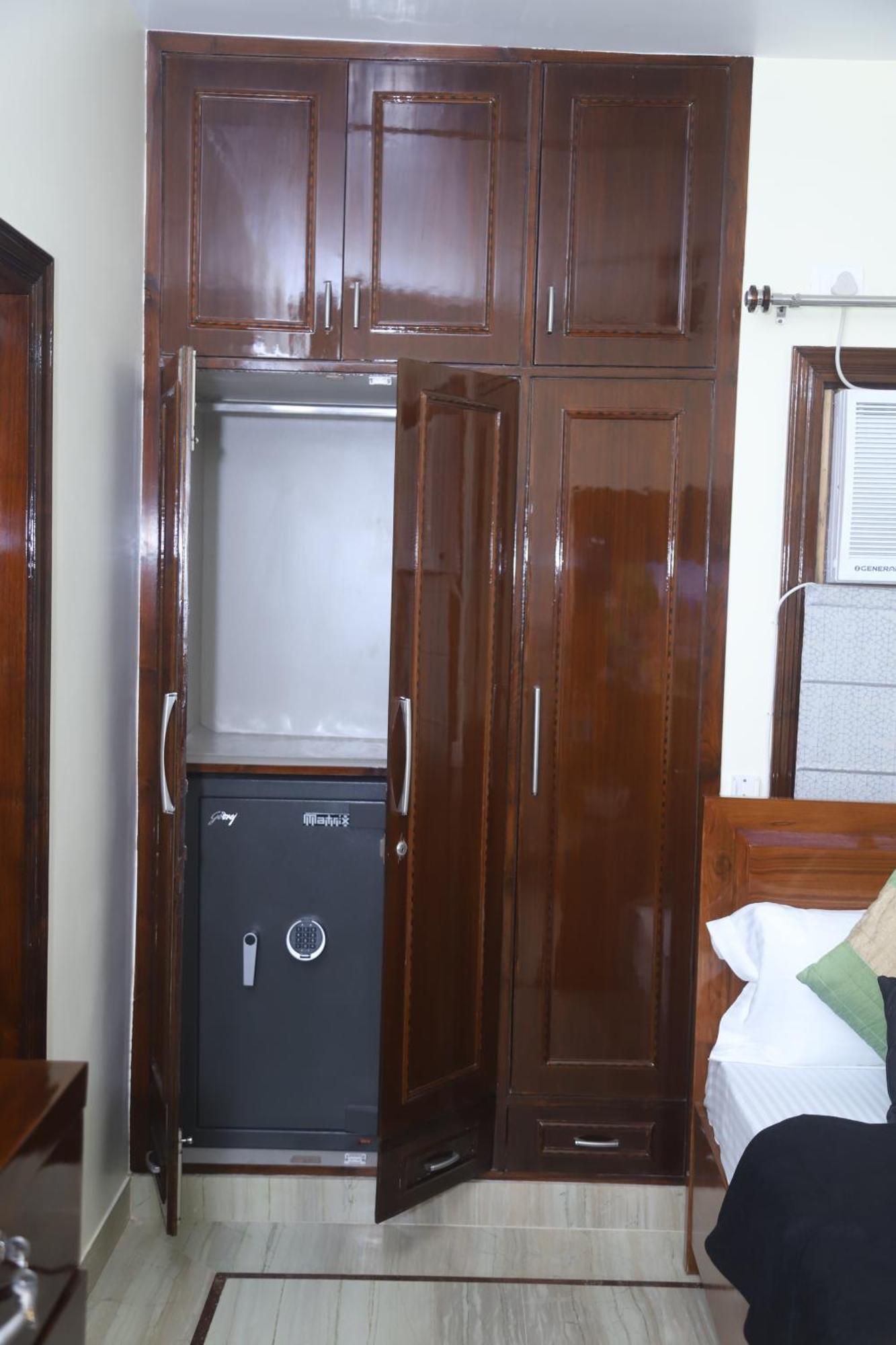Divine India Service Apartment 3Bhk,B57 Sarita Vihar,Apollo Нью-Дели Экстерьер фото